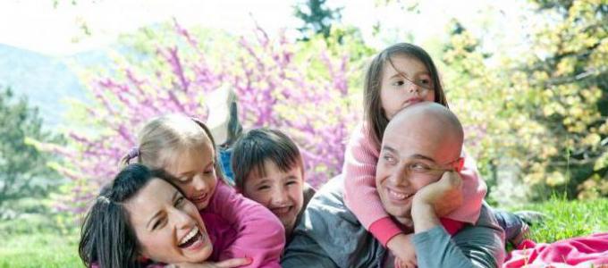 Tradisi keluarga: bagaimana cara menyatukan orang tua dan anak?
