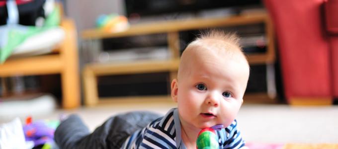 Lernspiele für Neugeborene Was tun mit einem 1 Monat alten Baby?
